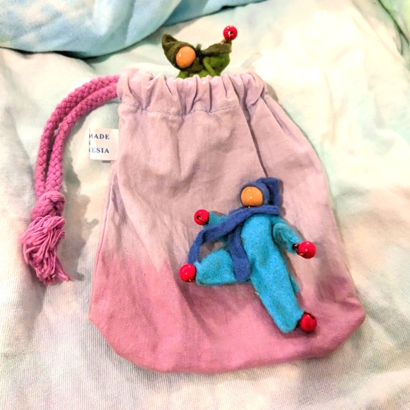Vintage Handcrafted poseable Amish Dolls in handcrafted bag drawstring Pouch - Picture 10 of 16